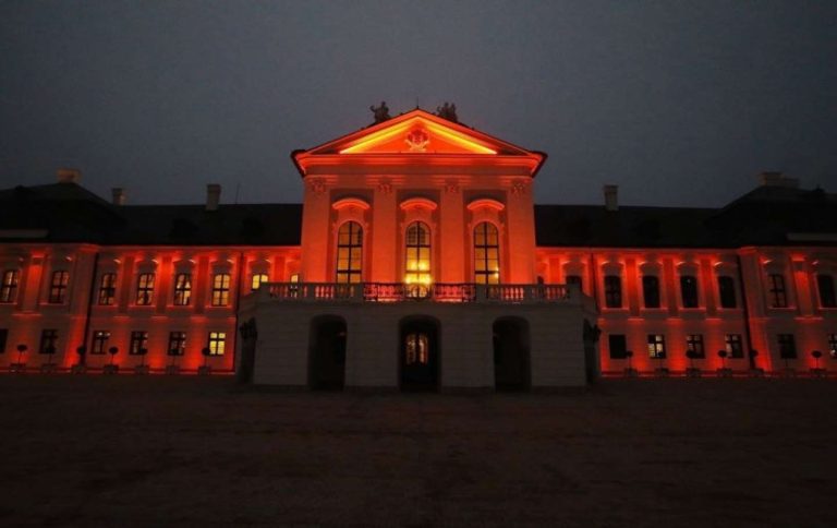 Oranžová ako farba nádeje na lepší a bezpečný život pre ženy zažívajúce násilie