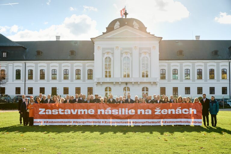 Osobnosti a inštitúcie podporujú kampaň Zastavme násilie na ženách 2025